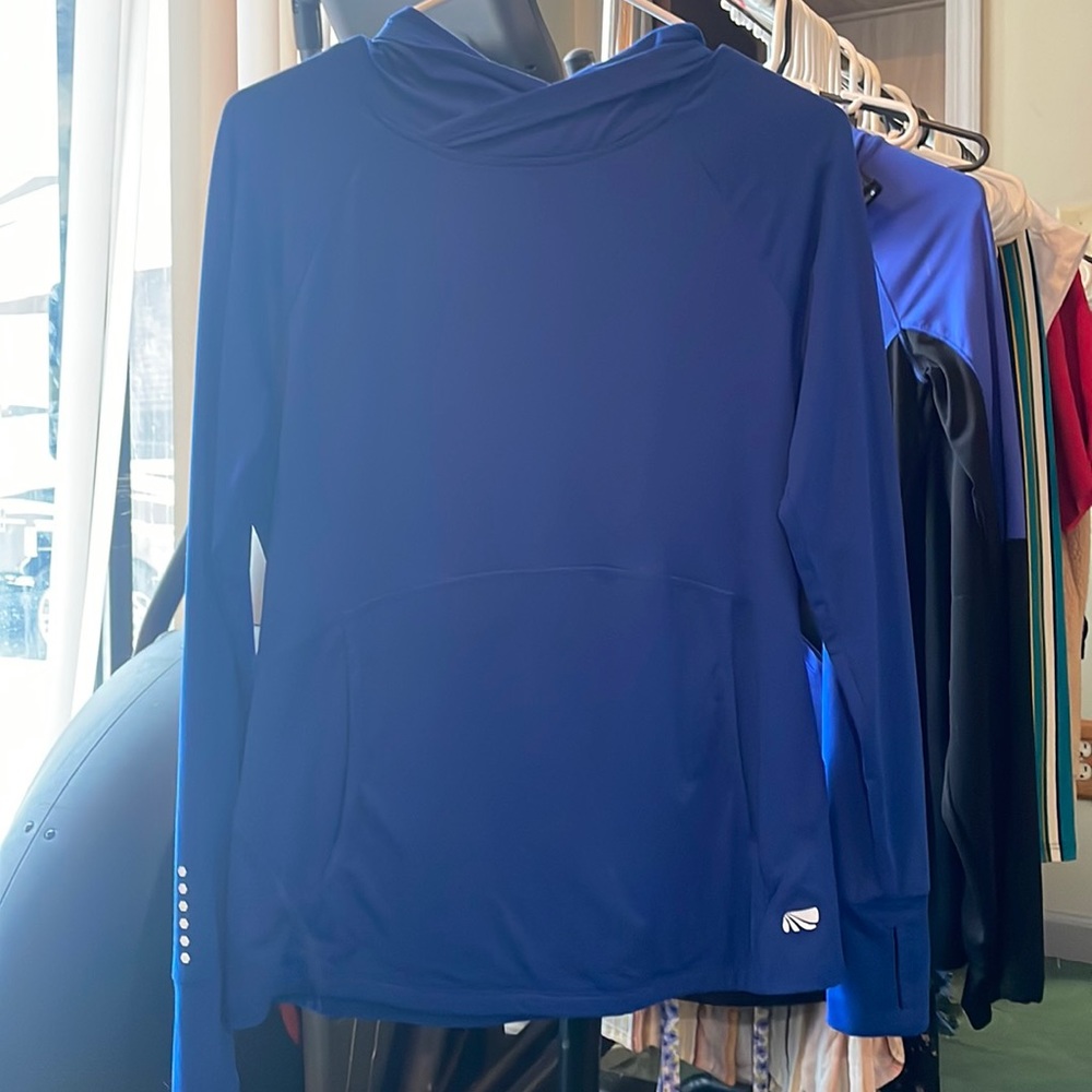 Lightweight pull over with hood.